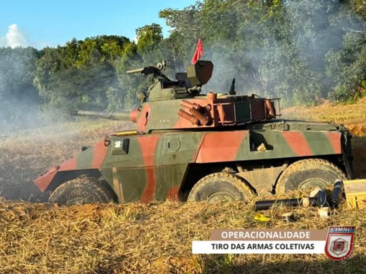 Viatura e militares durante o tiro de armas coletivas da 10ª Brigada